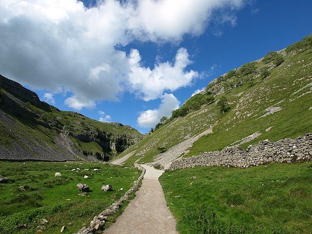 hiking trails for spring